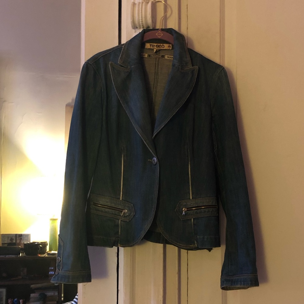 Transit.Medium blue. Denim blazer. Tailored